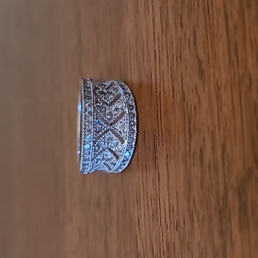 Beautiful ring - Picture 5 of 8